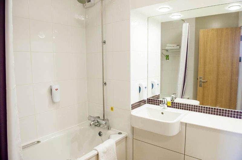 Premier Inn Premier Inn Southend Airport Экстерьер фото